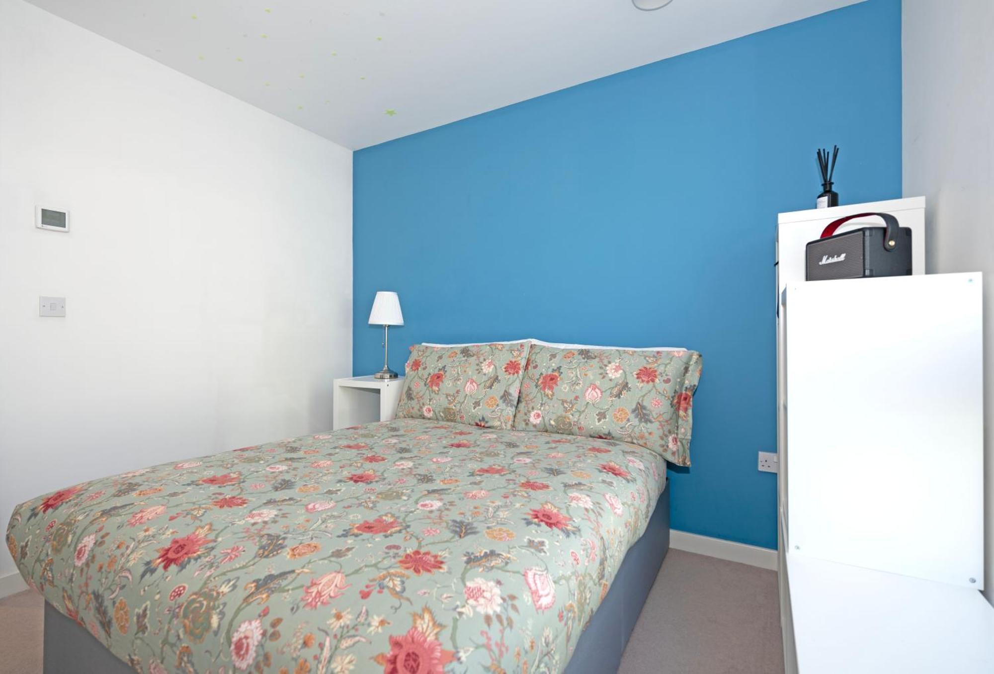 Grand Kew Gardens Apartment *