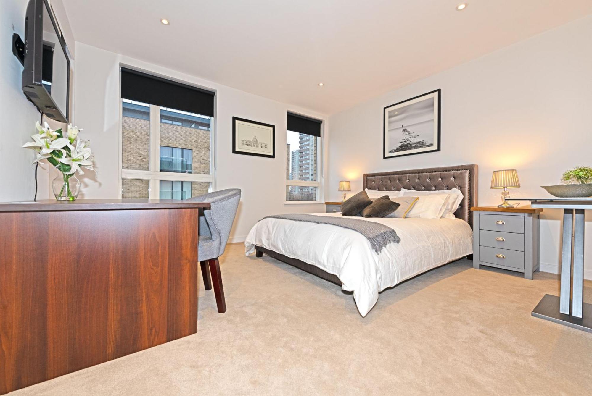 Grand Kew Gardens Apartment London