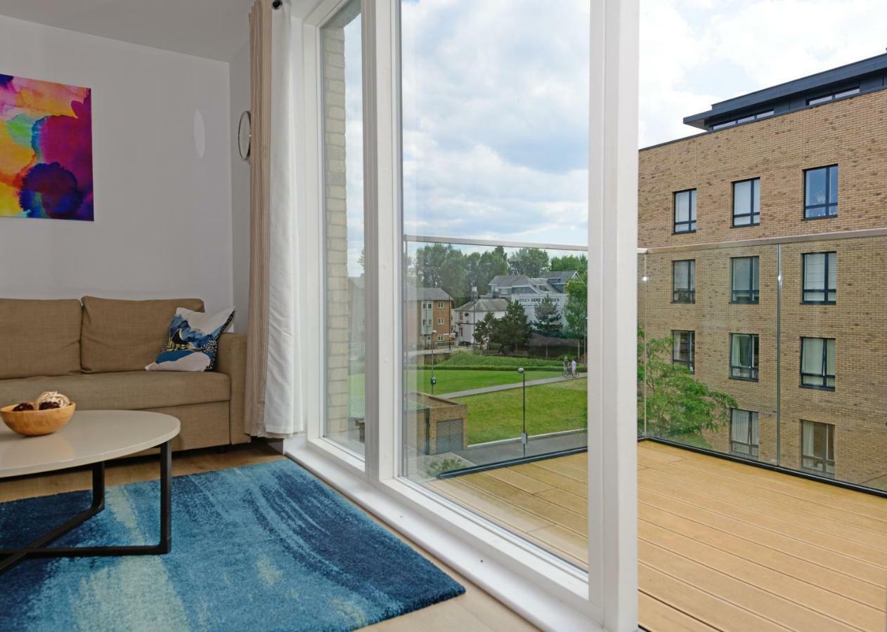Grand Kew Gardens Apartment