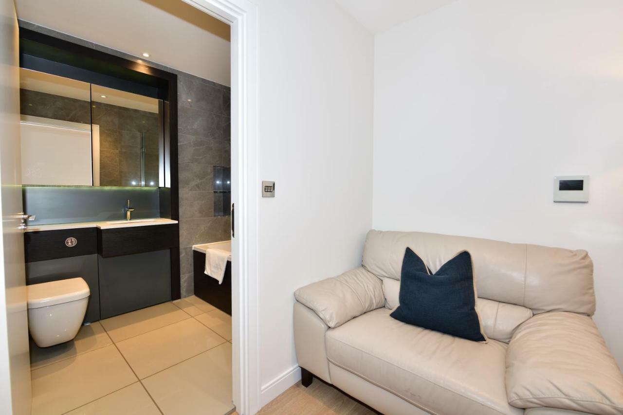 Grand Kew Gardens Apartment *
